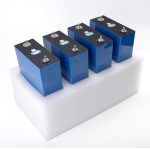 Un pacco batterie Lifepo4 a celle prismatiche Lifepo4 3.2v 280ah da 280Ah agli ioni di litio